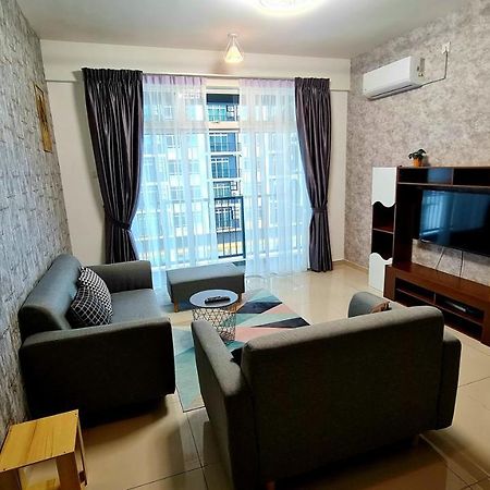 J&J Vacation Home@Novo8 Residence Kampong Tambak Zewnętrze zdjęcie