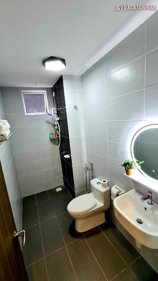 J&J Vacation Home@Novo8 Residence Kampong Tambak Zewnętrze zdjęcie