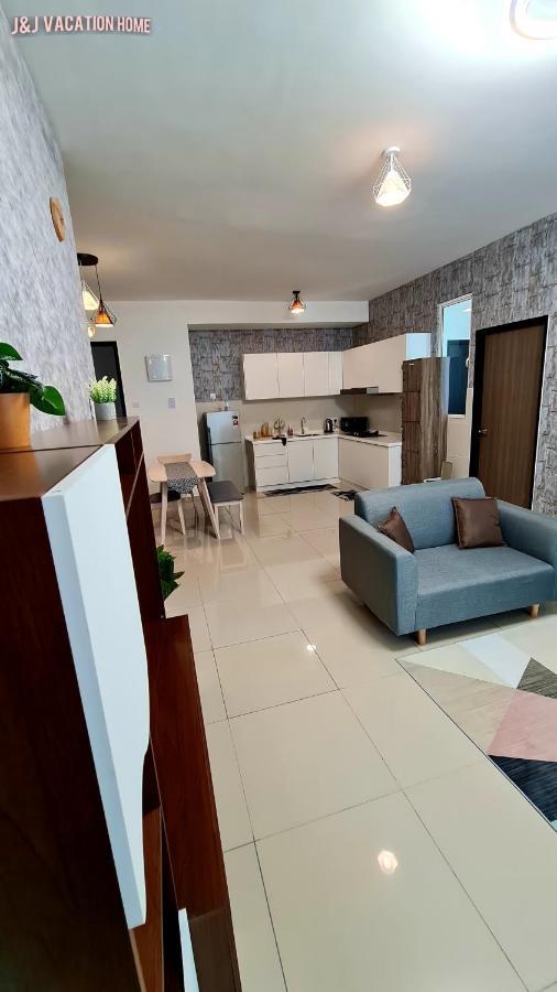 J&J Vacation Home@Novo8 Residence Kampong Tambak Zewnętrze zdjęcie