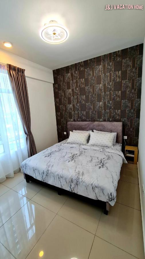 J&J Vacation Home@Novo8 Residence Kampong Tambak Zewnętrze zdjęcie