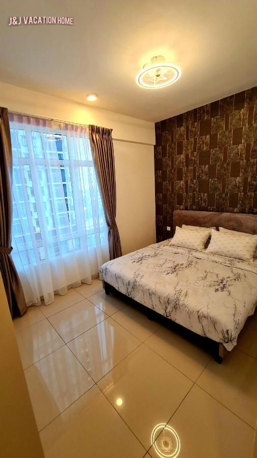 J&J Vacation Home@Novo8 Residence Kampong Tambak Zewnętrze zdjęcie