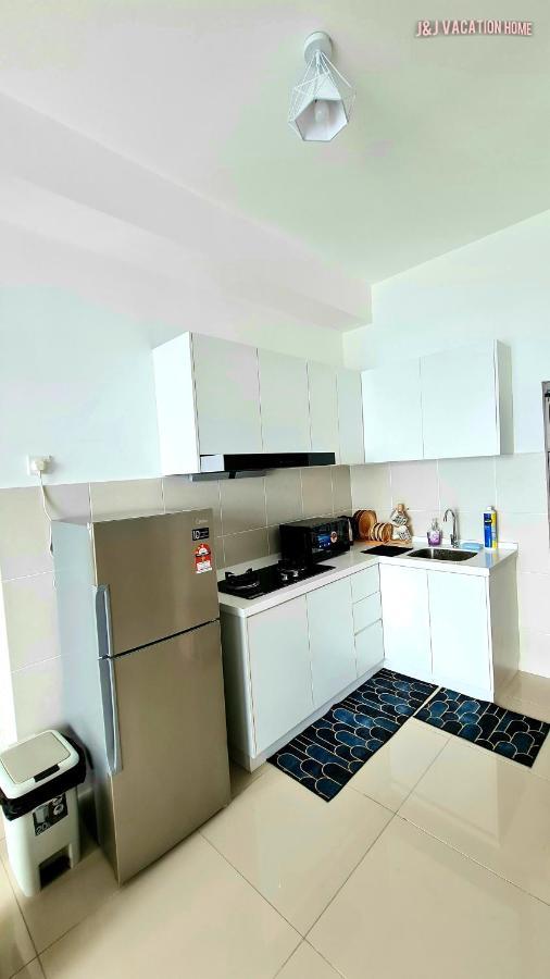 J&J Vacation Home@Novo8 Residence Kampong Tambak Zewnętrze zdjęcie