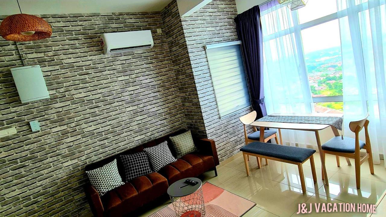 J&J Vacation Home@Novo8 Residence Kampong Tambak Zewnętrze zdjęcie