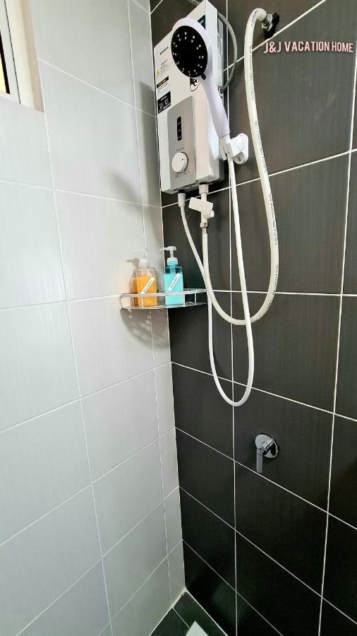 J&J Vacation Home@Novo8 Residence Kampong Tambak Zewnętrze zdjęcie