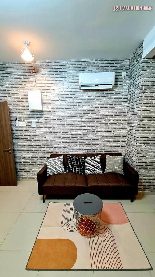 J&J Vacation Home@Novo8 Residence Kampong Tambak Zewnętrze zdjęcie