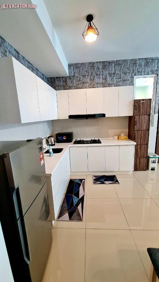 J&J Vacation Home@Novo8 Residence Kampong Tambak Zewnętrze zdjęcie