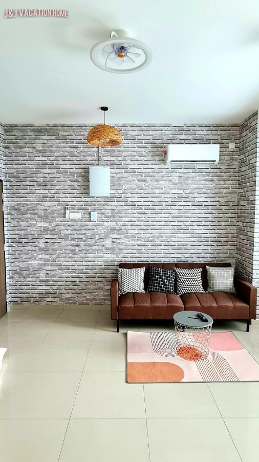 J&J Vacation Home@Novo8 Residence Kampong Tambak Zewnętrze zdjęcie