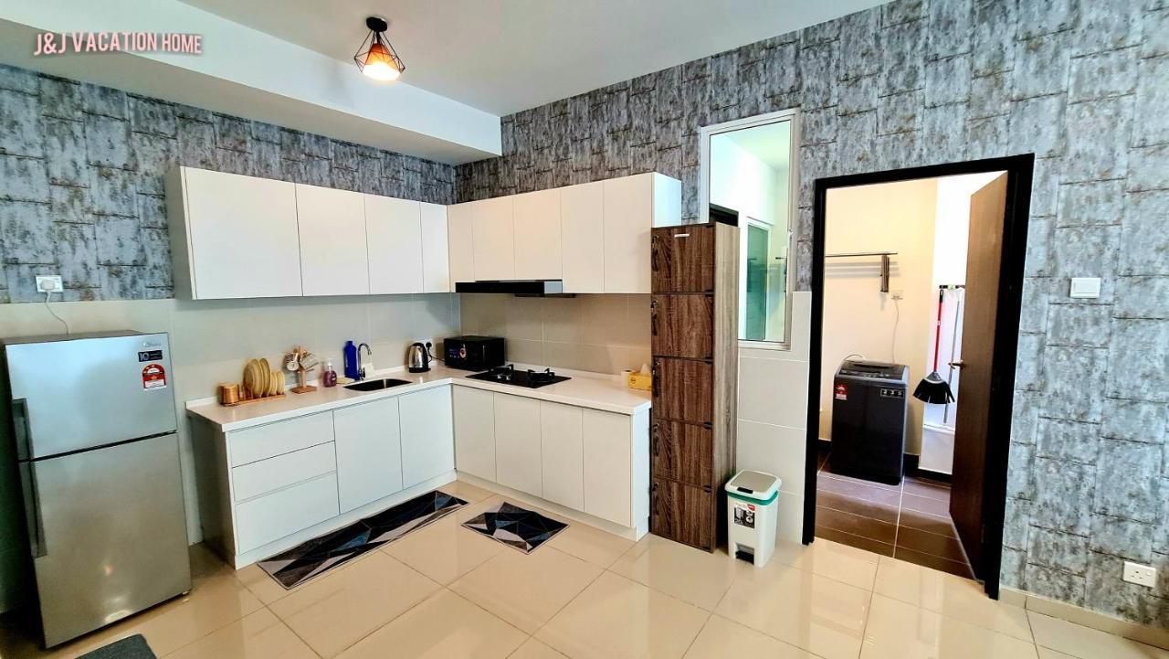 J&J Vacation Home@Novo8 Residence Kampong Tambak Zewnętrze zdjęcie