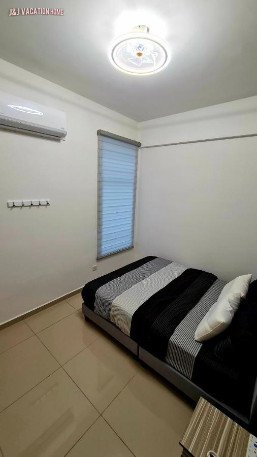 J&J Vacation Home@Novo8 Residence Kampong Tambak Zewnętrze zdjęcie